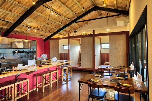 隠れ家的なオシャレ空間で開放感のある店内