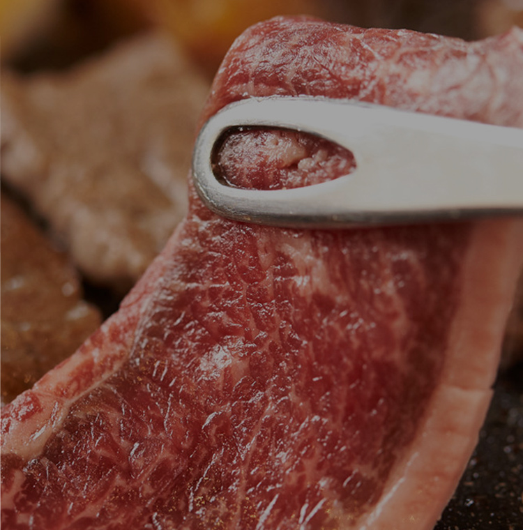 今帰仁村の和牛をふんだんに使ったメニューが堪能できるホルモン焼肉居酒屋